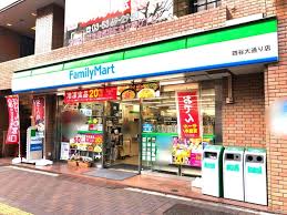 コンビニ　ファミリーマート四谷大通り店（コンビニ）まで114m