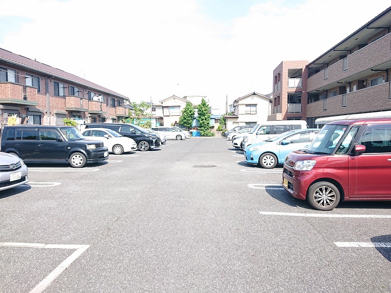 駐車場　敷地内駐車場　2台契約可（2台目特約付）