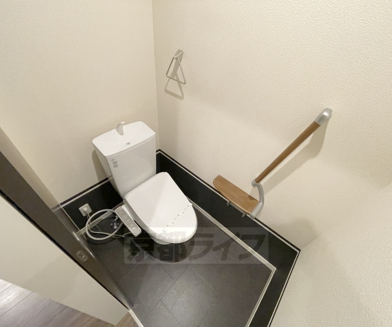 トイレ　ウォシュレット付きです。