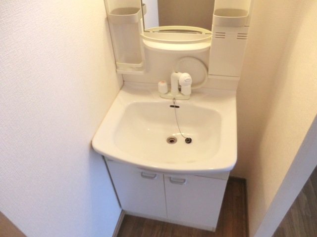 洗面設備　☆シャワー水栓型洗面台付きです。☆