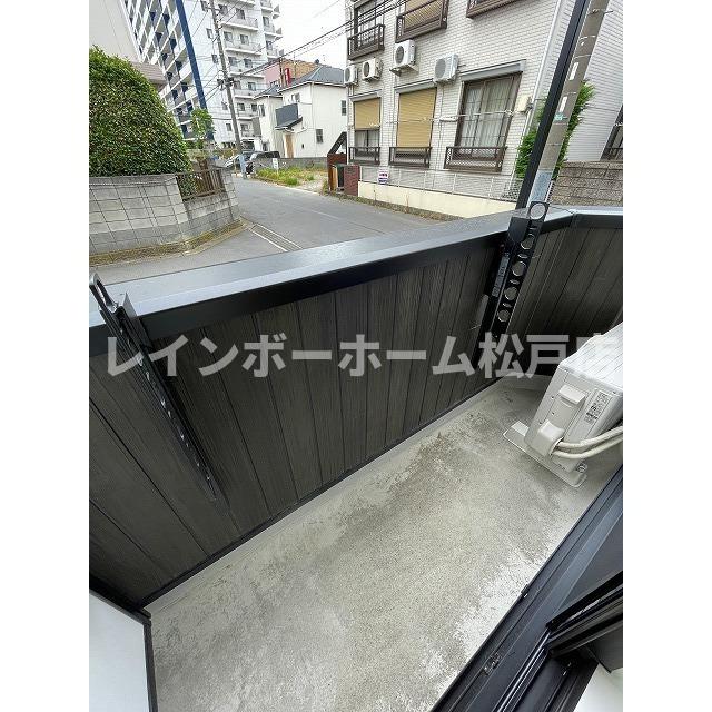 バルコニー　陽当たり良好なバルコニーです
