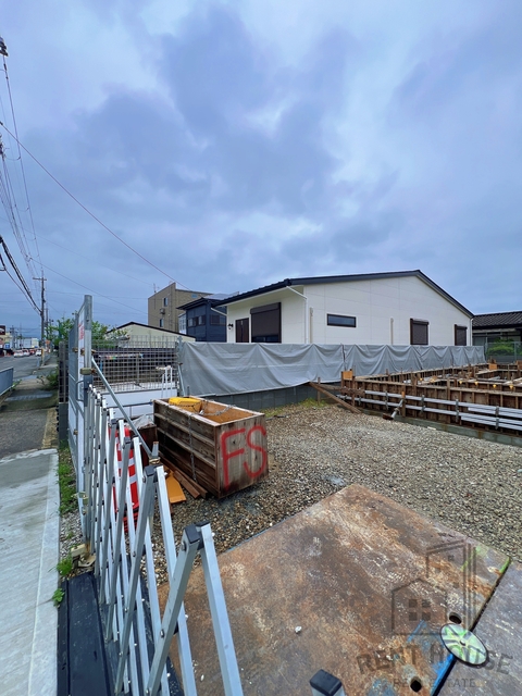 駐車場　外観（建設中）