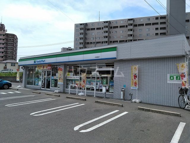 コンビニ　ファミリーマート 一宮馬寄店（コンビニ）まで490m