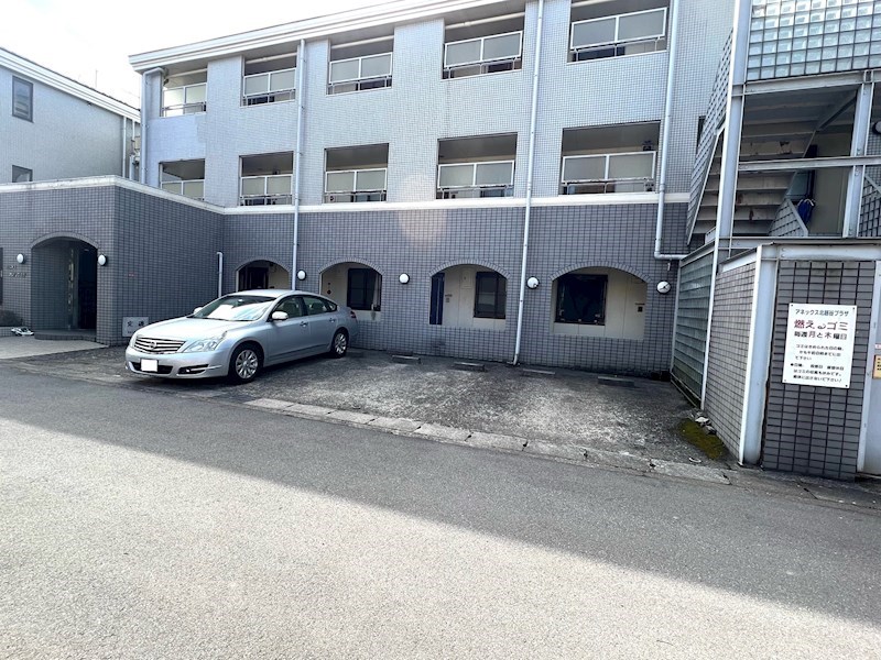 駐車場　敷地内駐車場（空き要確認）