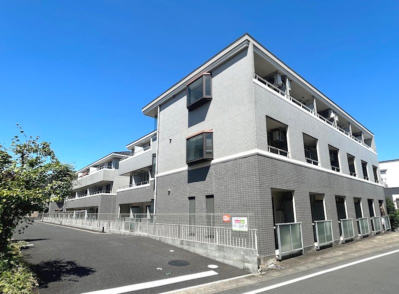 建物外観　北越谷駅徒歩８分（６４０ｍ）
