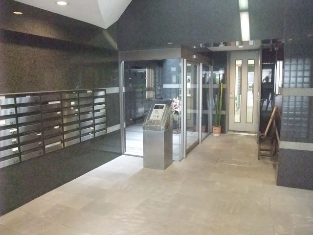 セキュリティ　★安心のオートロック付のエントランスです★
