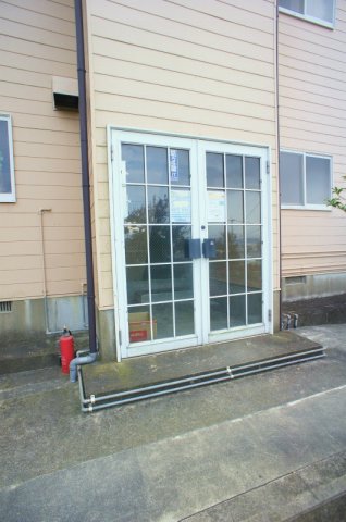 エントランス　落ち着いたエントランスです