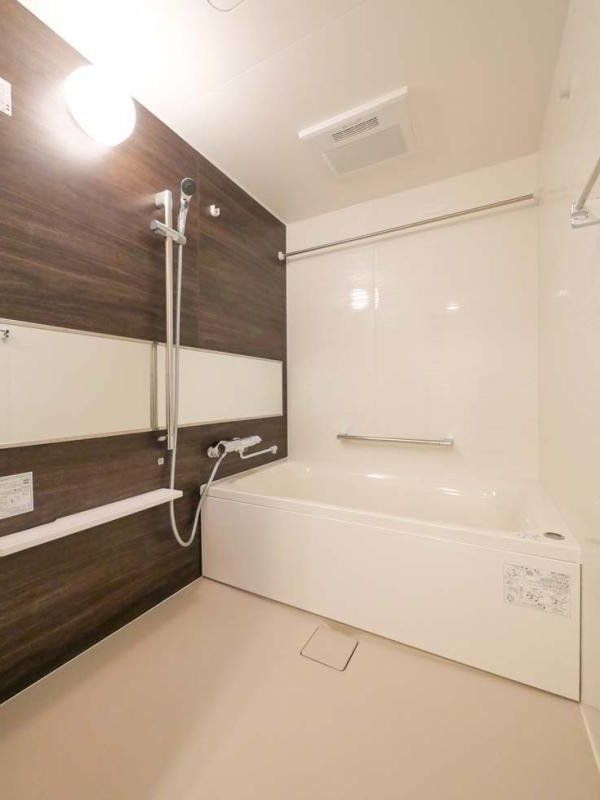バス・シャワールーム　※同タイプの別のお部屋です。