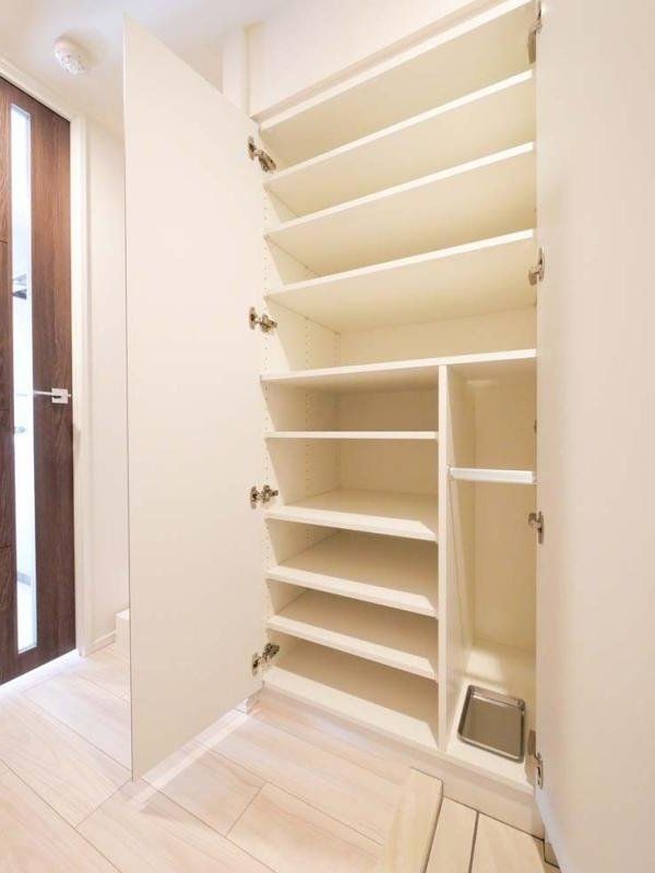 玄関　※同タイプの別のお部屋です。