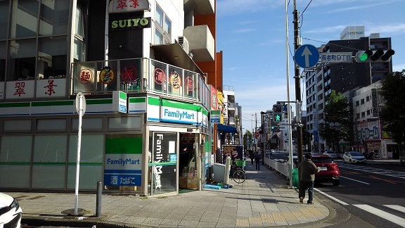 コンビニ　ファミリーマート（コンビニ）まで34m