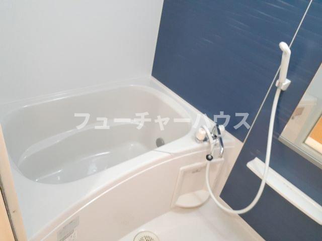 バス・シャワールーム　コンパクトで使いやすいお風呂です