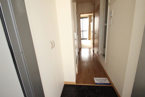 玄関　※別部屋の写真です