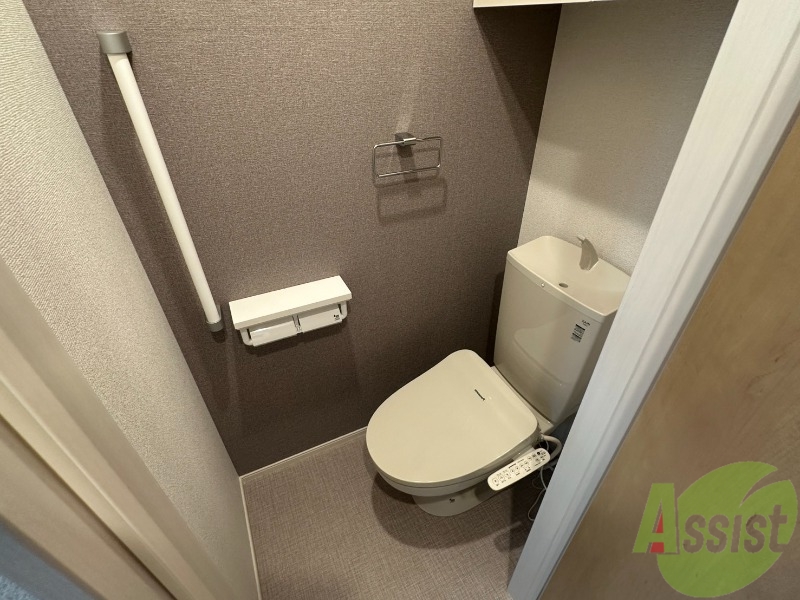 トイレ　トイレはウォシュレット機能付きです。安心して使用できますね。