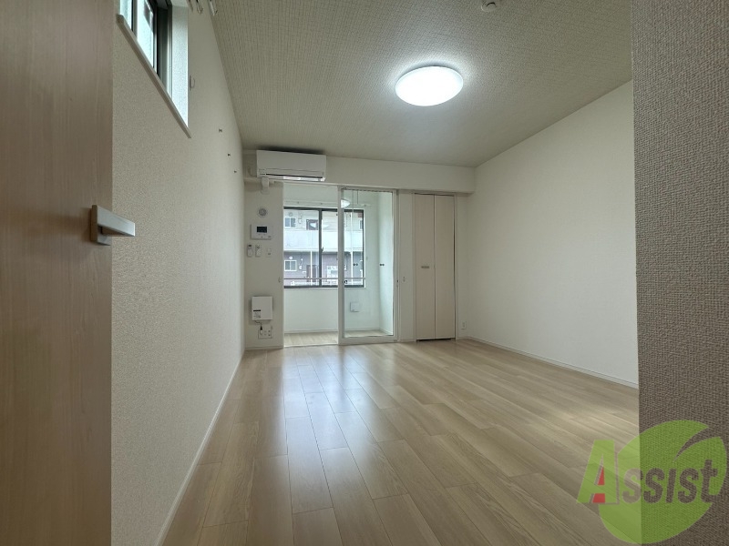 その他部屋・スペース　寝室になりそうな洋室です。シンプルで落ち着きますね。