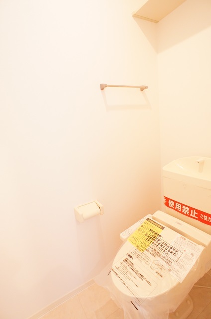 トイレ　多機能便座付きのトイレで毎日快適です