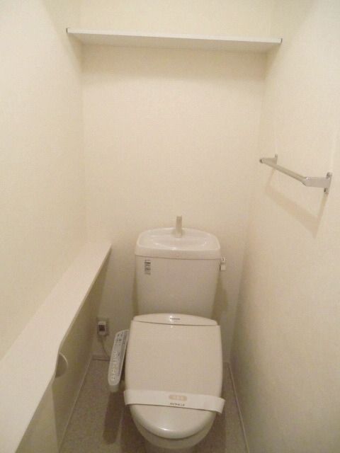 トイレ　ウォシュレット便座