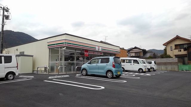 コンビニ　セブンイレブン（コンビニ）まで400m