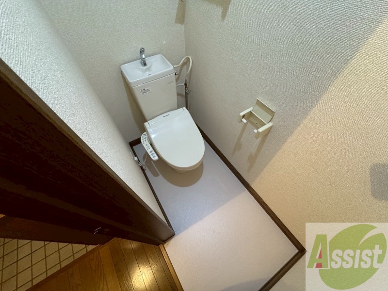 トイレ　こちらはトイレです。清潔感があり、安心して使用できます。