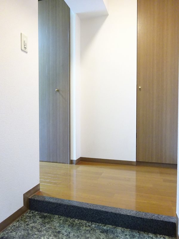玄関　先行画像