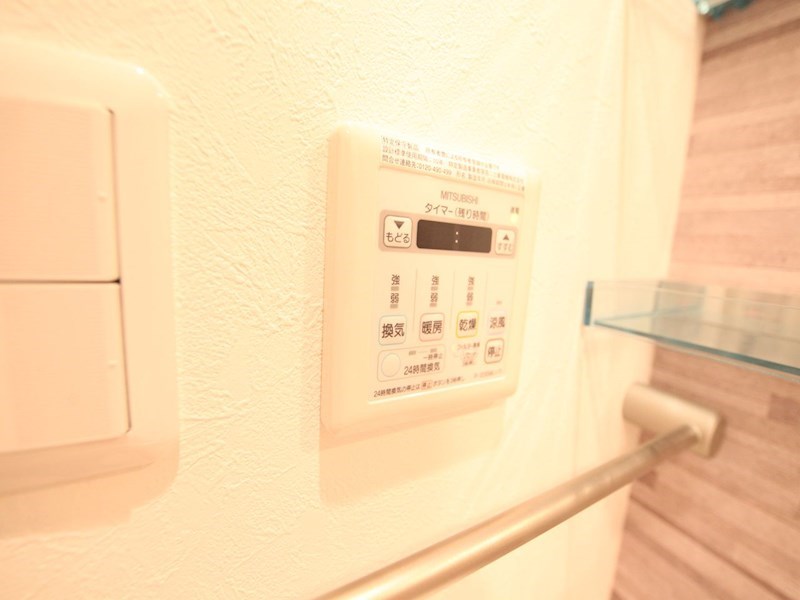 その他設備　浴室暖房乾燥機付き