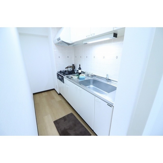 キッチン　同タイプ、別部屋、モデル家具設置時の写真です
