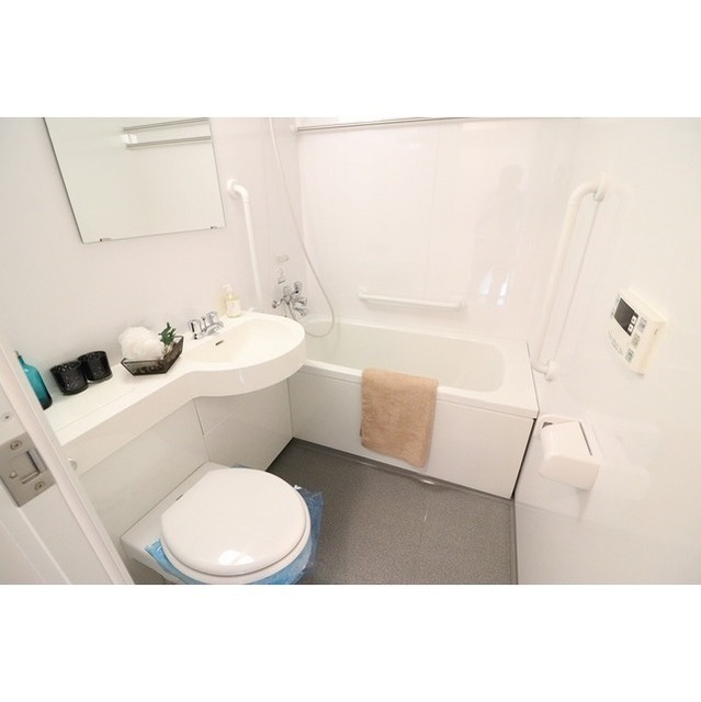 バス・シャワールーム　同タイプ、別部屋、モデル家具設置時の写真です