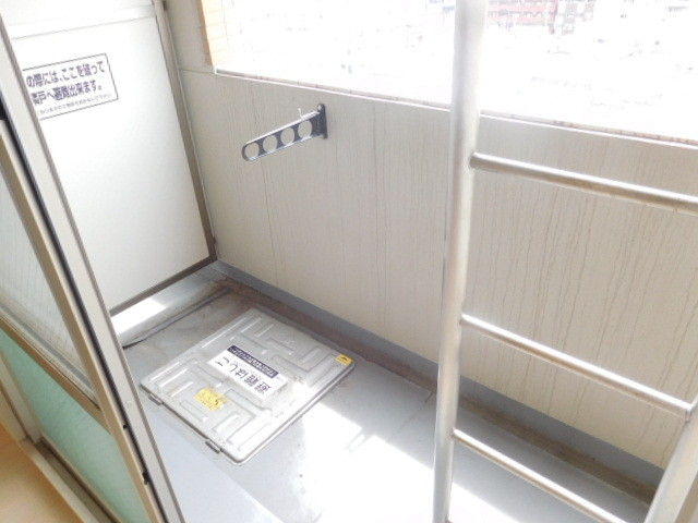 バルコニー　洗濯物乾きますよ
