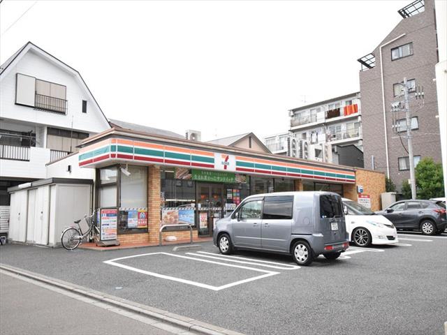 コンビニ　セブンイレブン（コンビニ）まで550m