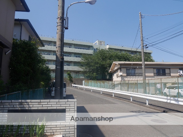 中学校　横浜市立 東鴨居中学校（中学校）まで673m