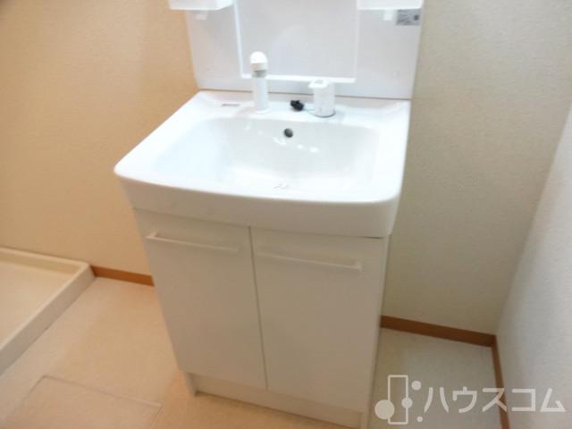 洗面設備　シャンプードレッサー付きの洗面台！