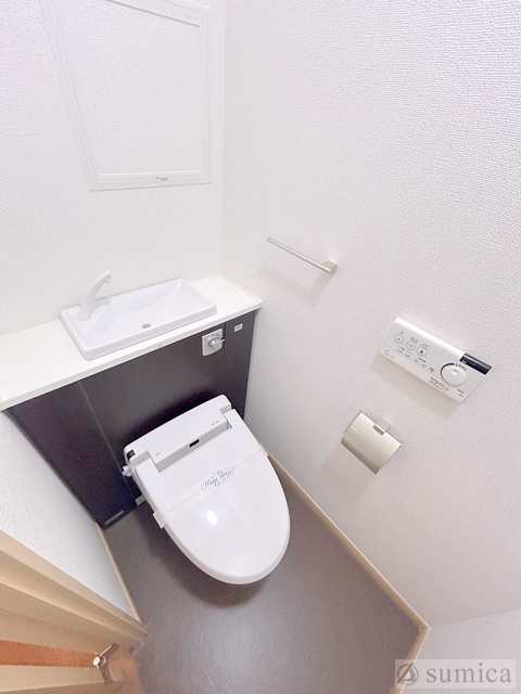 トイレ　温水洗浄便座付き♪♪