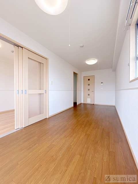 居室・リビング　日当たりのいいお部屋です♪