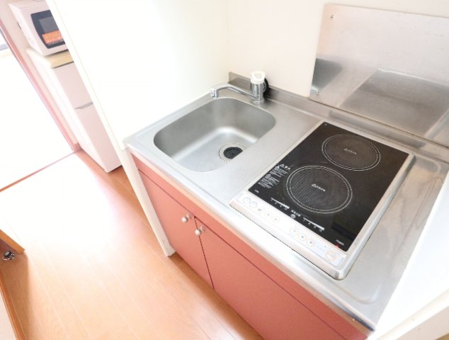 キッチン　コンパクトなキッチンで掃除もラクラク