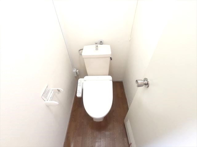 トイレ　ウォシュレット付き