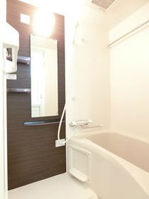 バス・シャワールーム　コンパクトで使いやすいお風呂です
