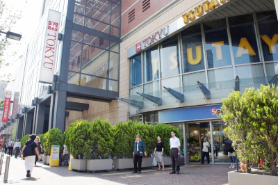 レンタルビデオ　TSUTAYA三軒茶屋店（レンタルビデオ）まで463m