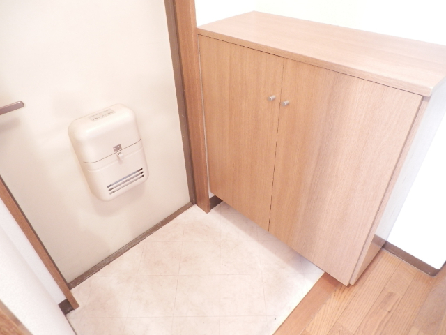 玄関　※同タイプ別部屋写真（２０２号室）