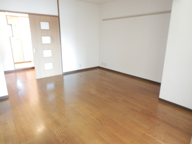 居室・リビング　※同タイプ別部屋写真（２０２号室）