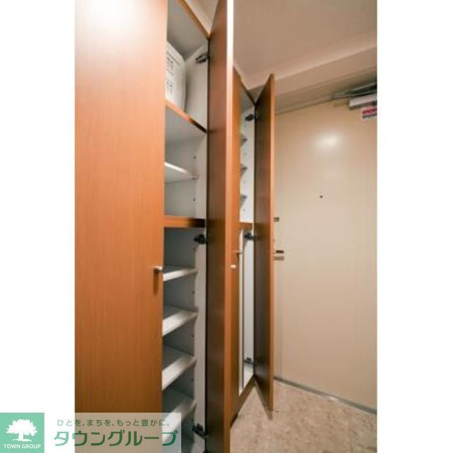 玄関　※写真は同タイプ住戸です。