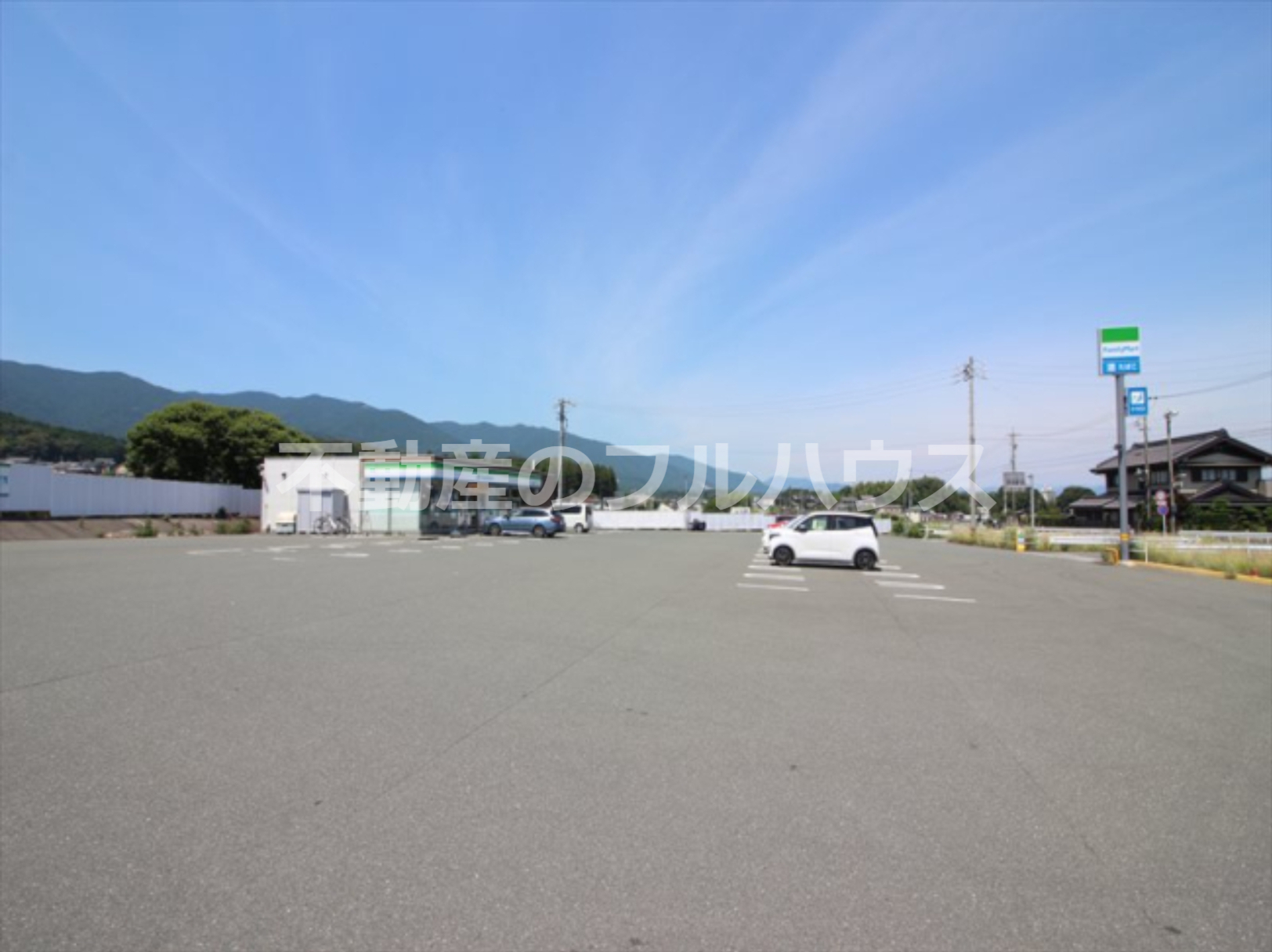 コンビニ　ファミリーマート 新城豊栄店（コンビニ）まで682m