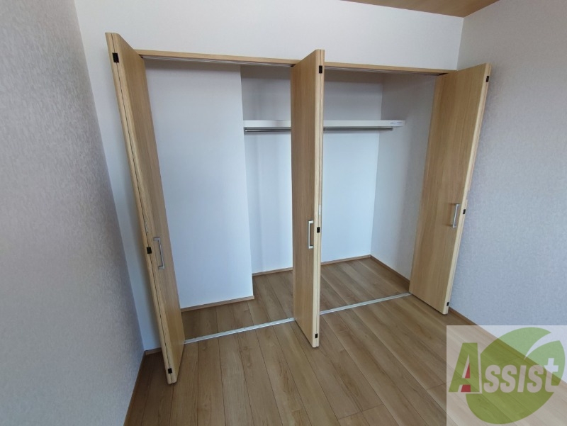 収納　寝室の収納です。部屋がすっきり片付きます。