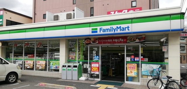 コンビニ　ファミリーマート赤川三丁目店（コンビニ）まで746m