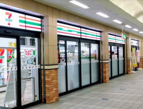 コンビニ　セブンイレブン 小田急六会日大前店（コンビニ）まで760m