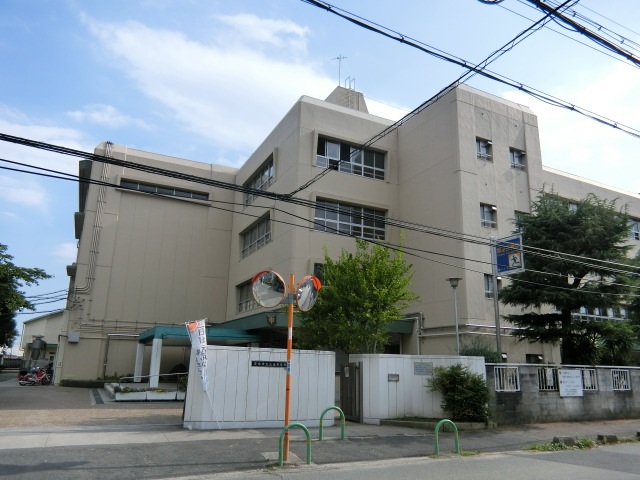 中学校　茨木市立三島中学校（中学校）まで607m