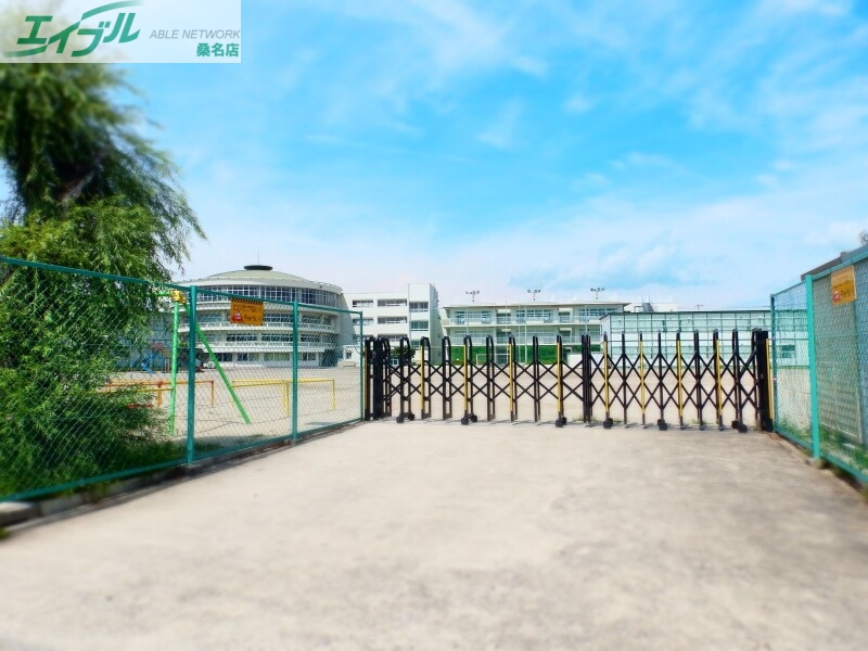 小学校　朝日町立朝日小学校（小学校）まで322m