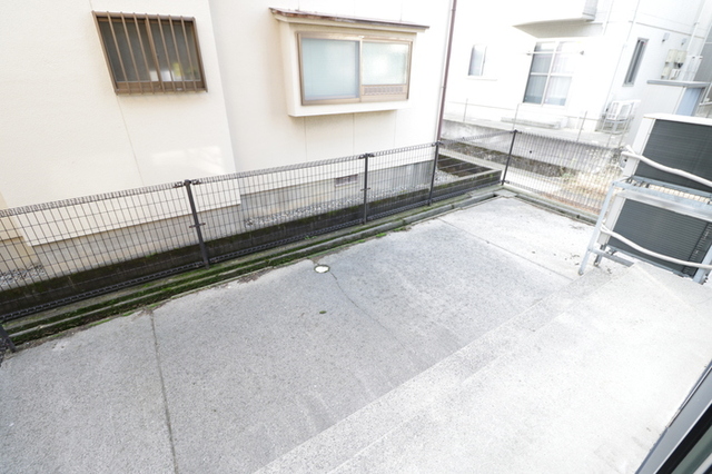 バルコニー　専用庭