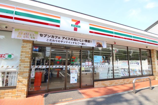 コンビニ　セブンイレブン（コンビニ）まで410m