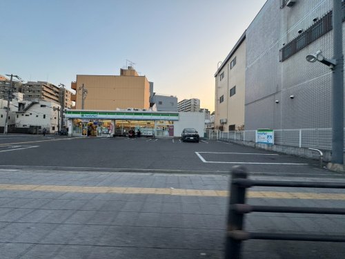 コンビニ　ファミリーマート桑津一丁目店（コンビニ）まで610m