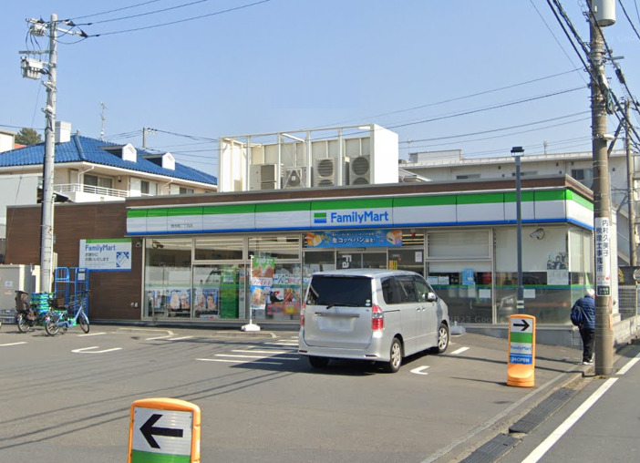 コンビニ　ファミリーマート（コンビニ）まで780m