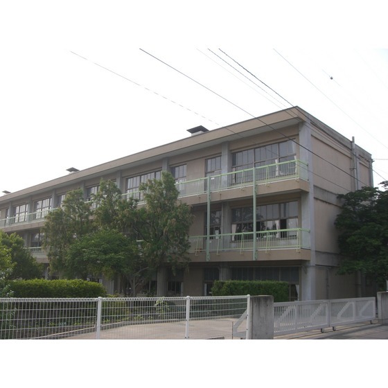 小学校　上田市立東小学校（小学校）まで1313m